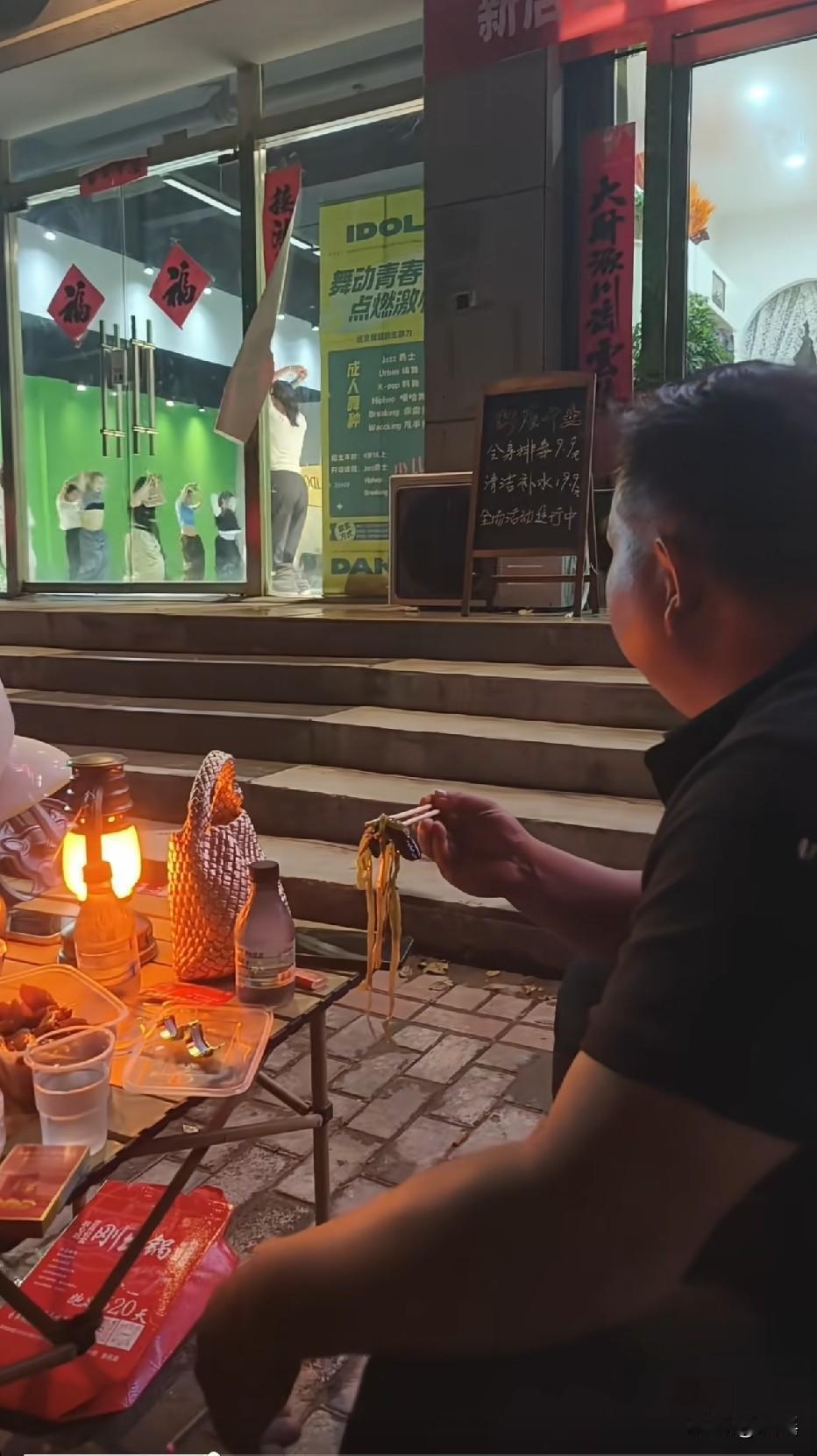 大爷，你的菜到底吃不吃啊？