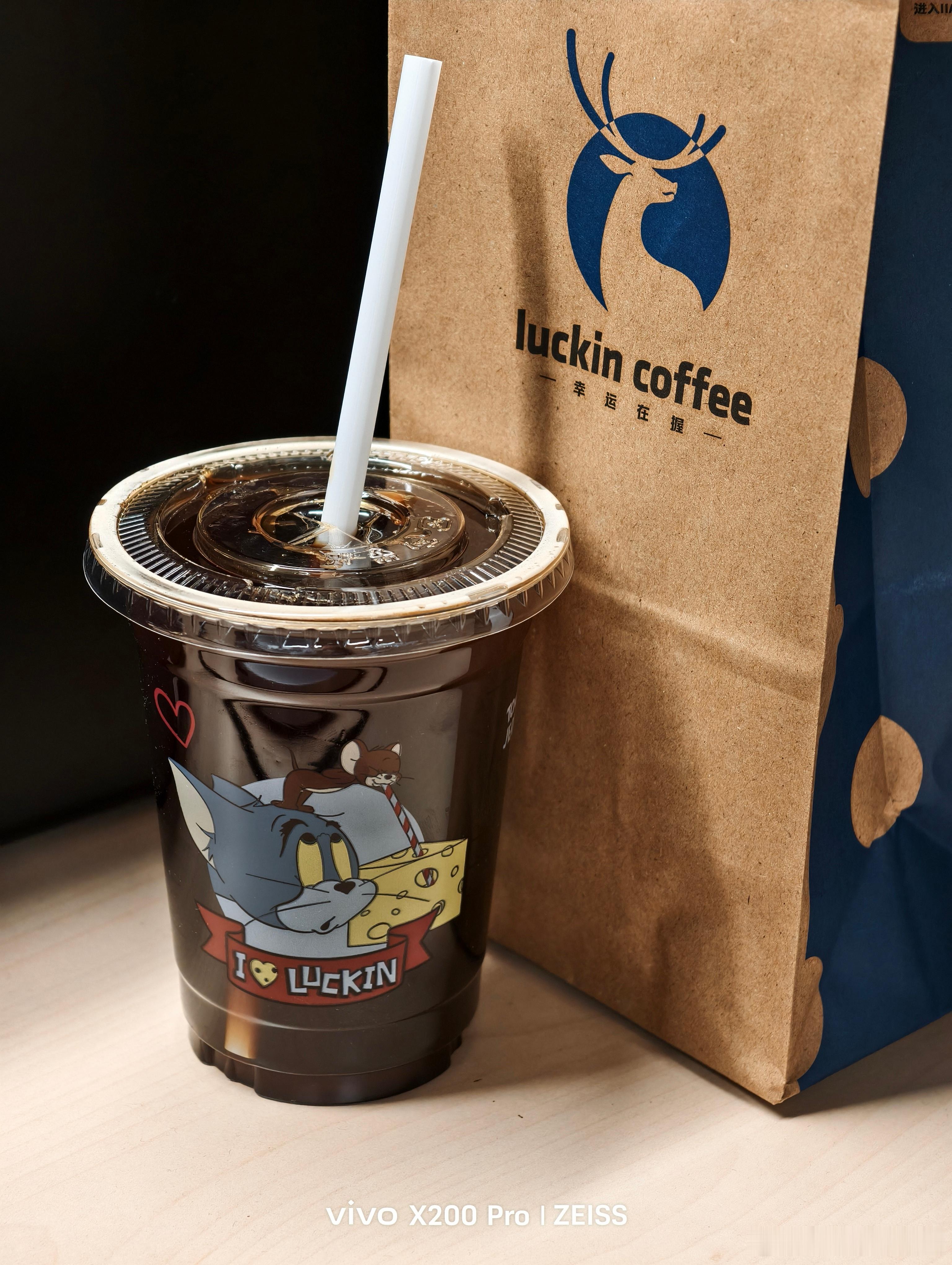 周五下午的去冰加浓美式现在猫和老鼠联名袋子已经没了  