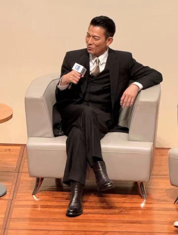 2026年8月10日，刘德华获颁香港浸会大学荣誉文学博士，这份学位是香港公立大学