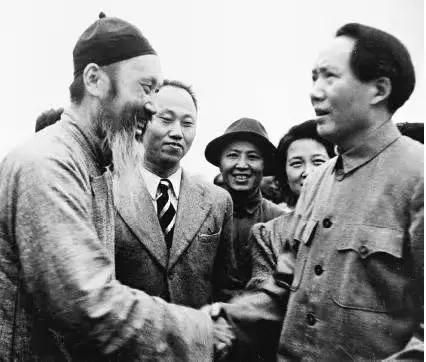 1949年3月，毛主席进了北平。一次，要在香山双清别墅接待各民主党派负责人、各界