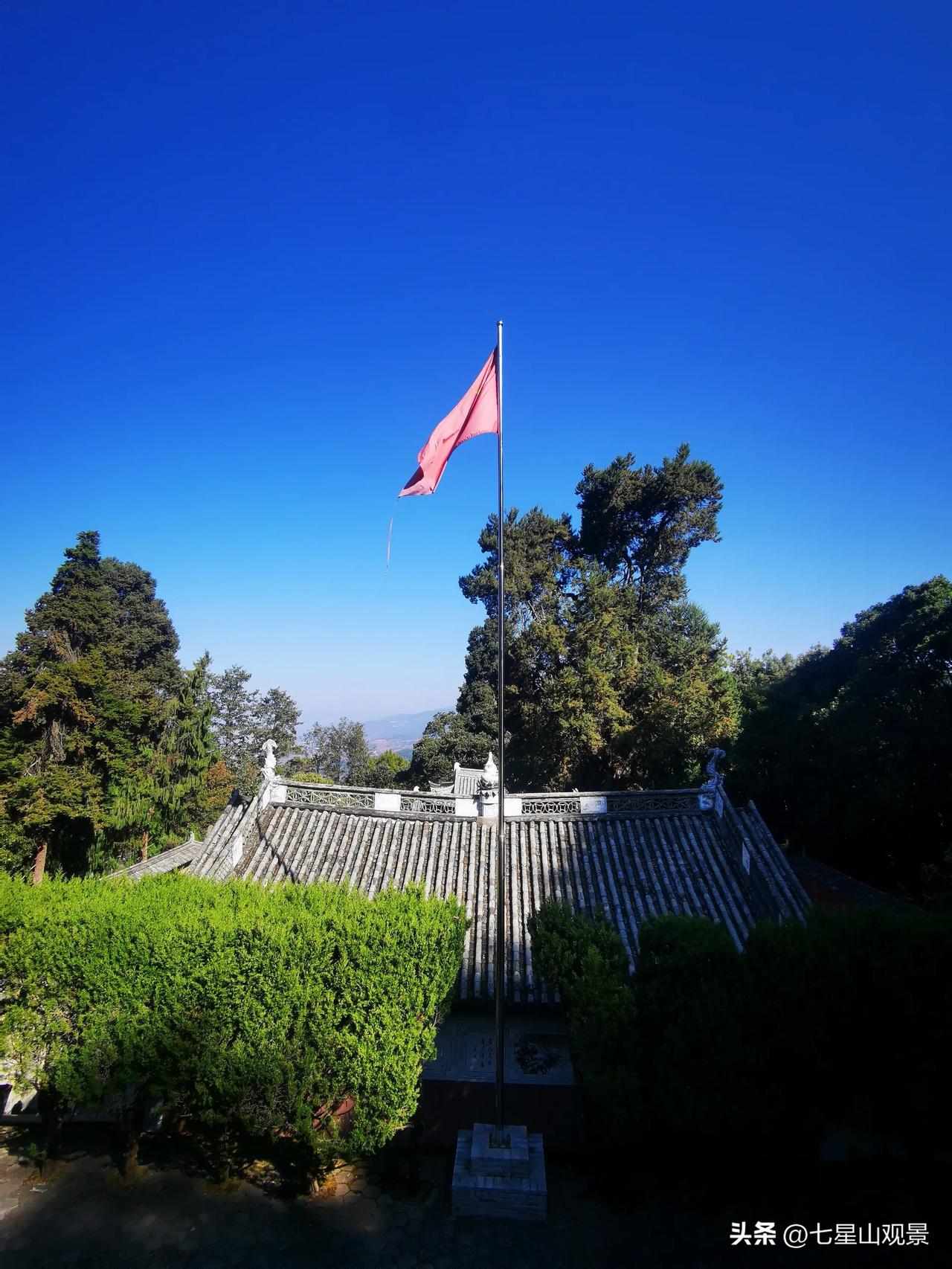 司马南是个什么人口头上的爱国表演艺术家，行动上的偷税漏税违法犯罪人员。