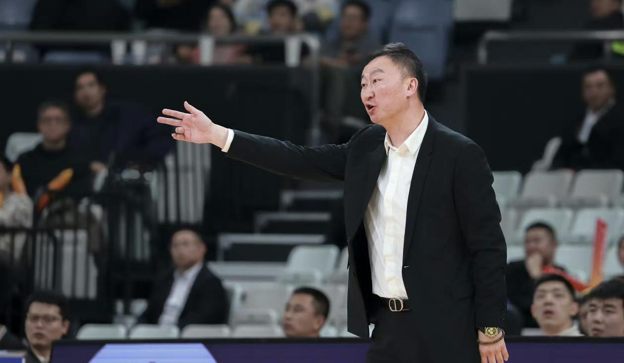 77：77，从落后20分到最后一刻扳平比分，青岛国信男篮在岛城上演逆转大戏，与山