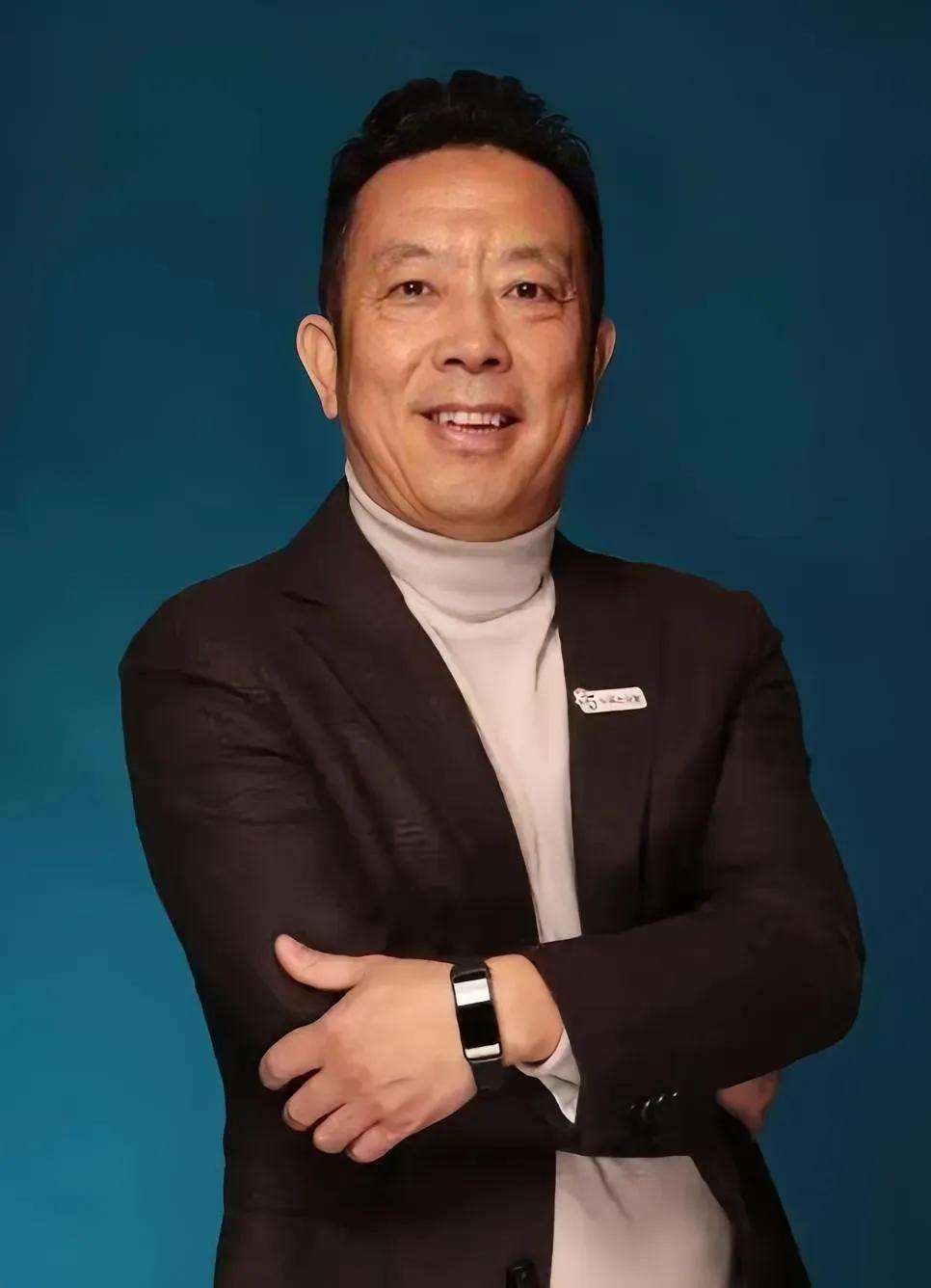 前脚罗永浩吐槽野人先生冰淇淋难吃，顺带说“怀念钟薛高”，还发文称钟薛高当年两次重