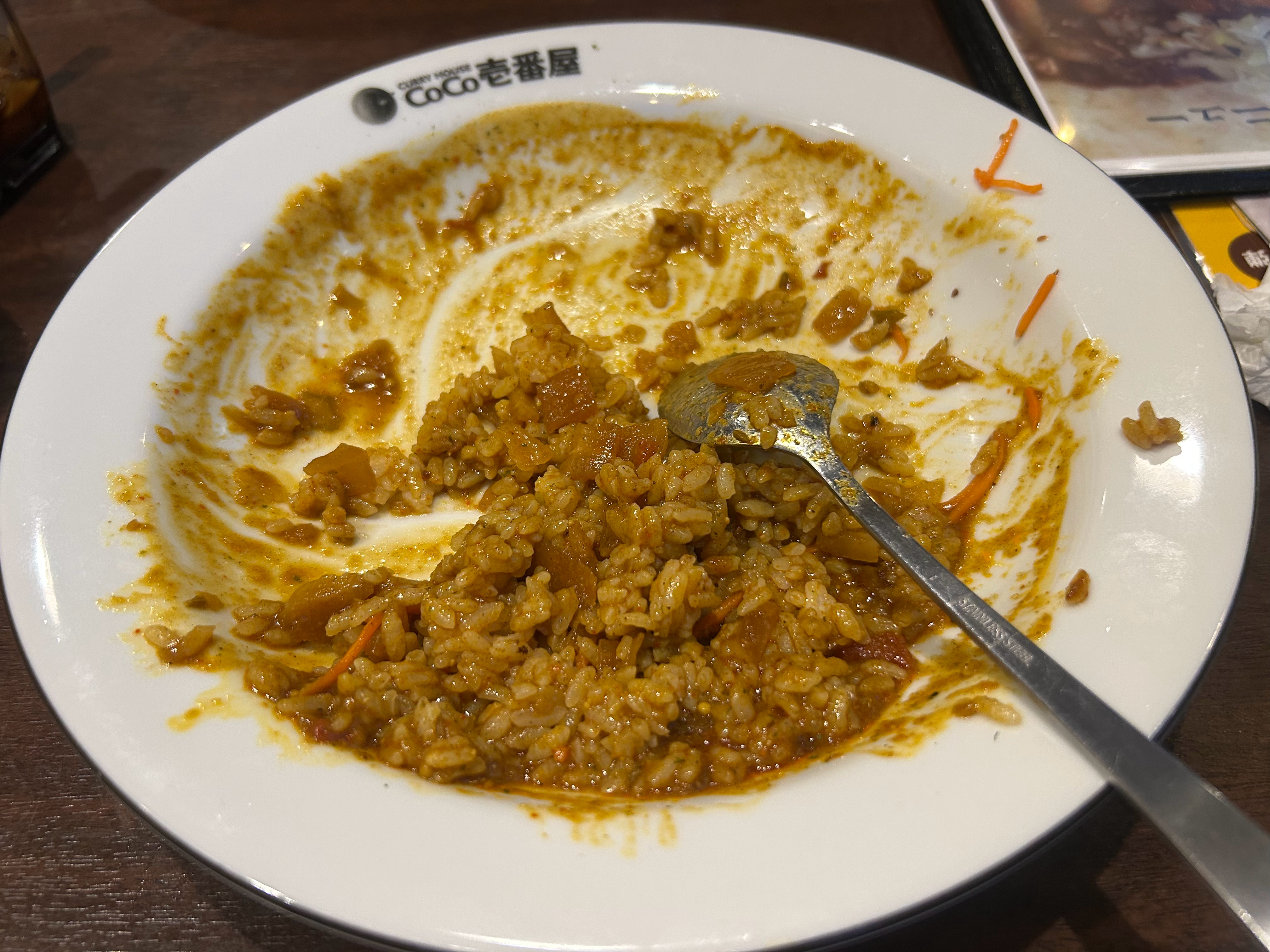 去吃咖喱，本来点的三倍辣的，结果听到隔壁桌的小本子也点了三倍辣瞬间胜负欲就被莫名
