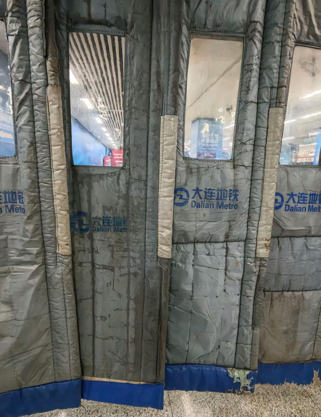 实际上大连有754万常住人口，撇开没有地铁的庄河、瓦房店、长海县。实际上大连地铁