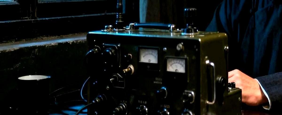 一通电话，句句都是反话，字字都是遗言。

我听完只觉喉咙发紧，黎晴用“片板不能下