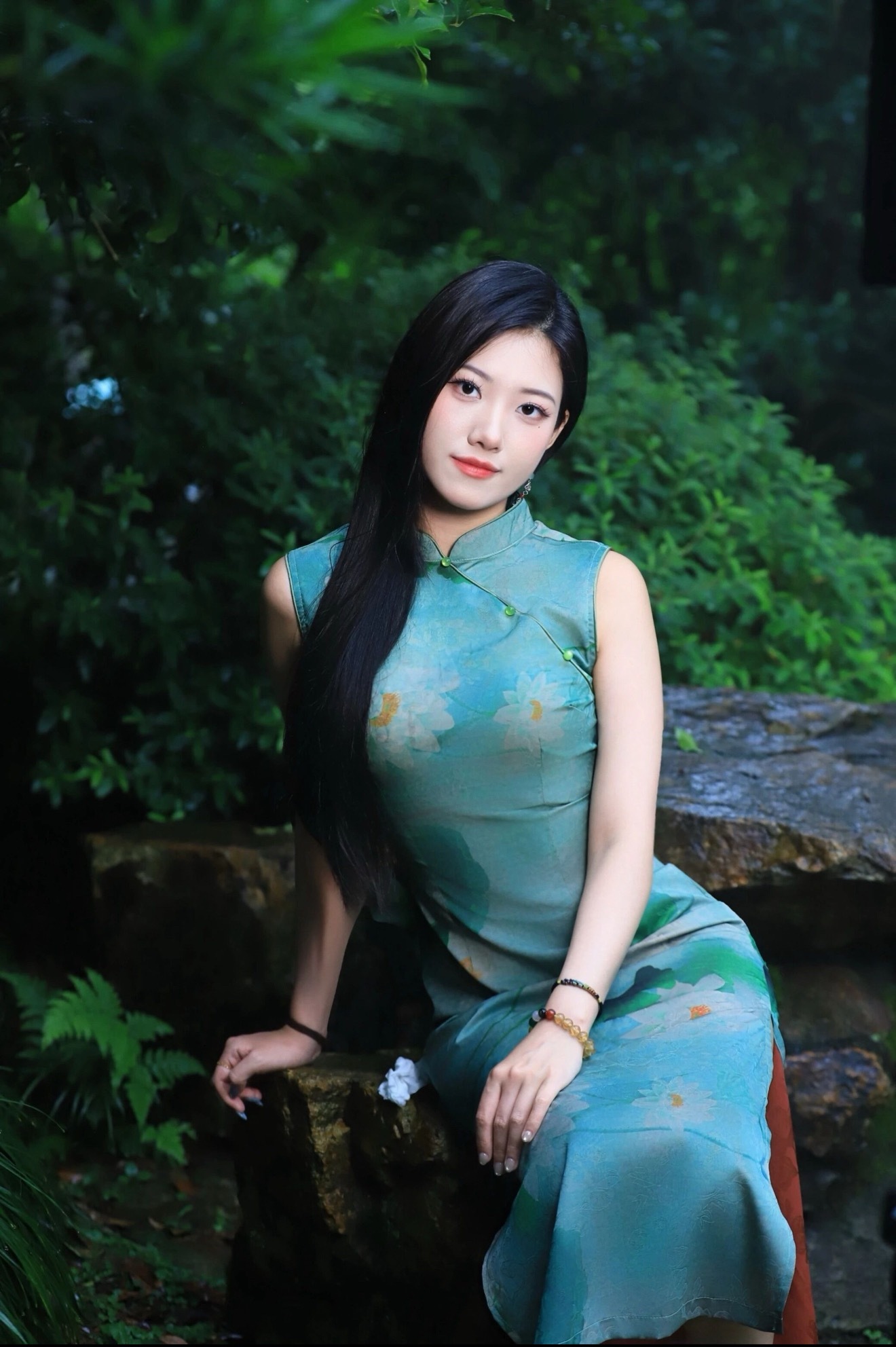 夫妻之间，穷时，考验的是妻子，富时，考验的是丈夫，最敬的两种人，一是年轻时，陪男