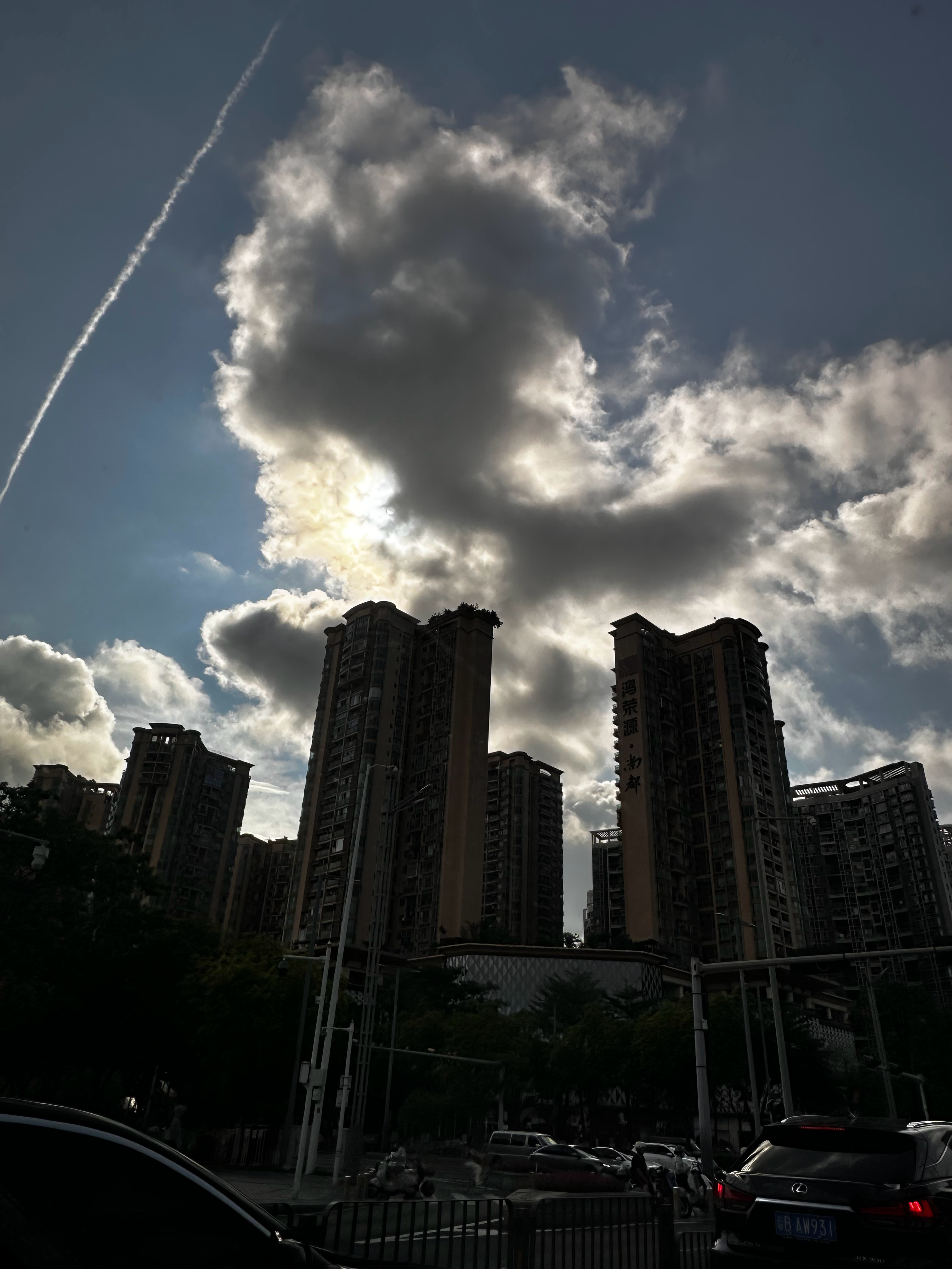 此刻的深圳，期待晚霞。 