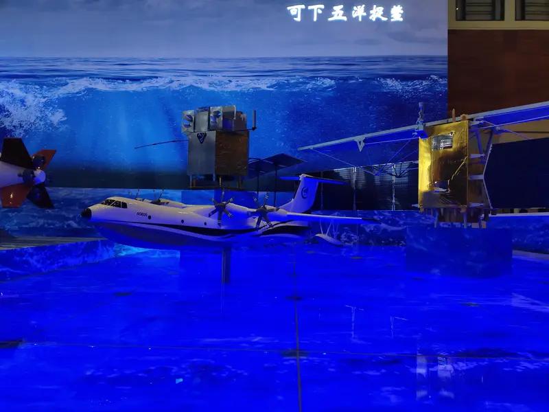 今天是年三十，正是家人团聚的时刻！在这传统佳节之际，古人云：“每逢佳节倍思亲”。