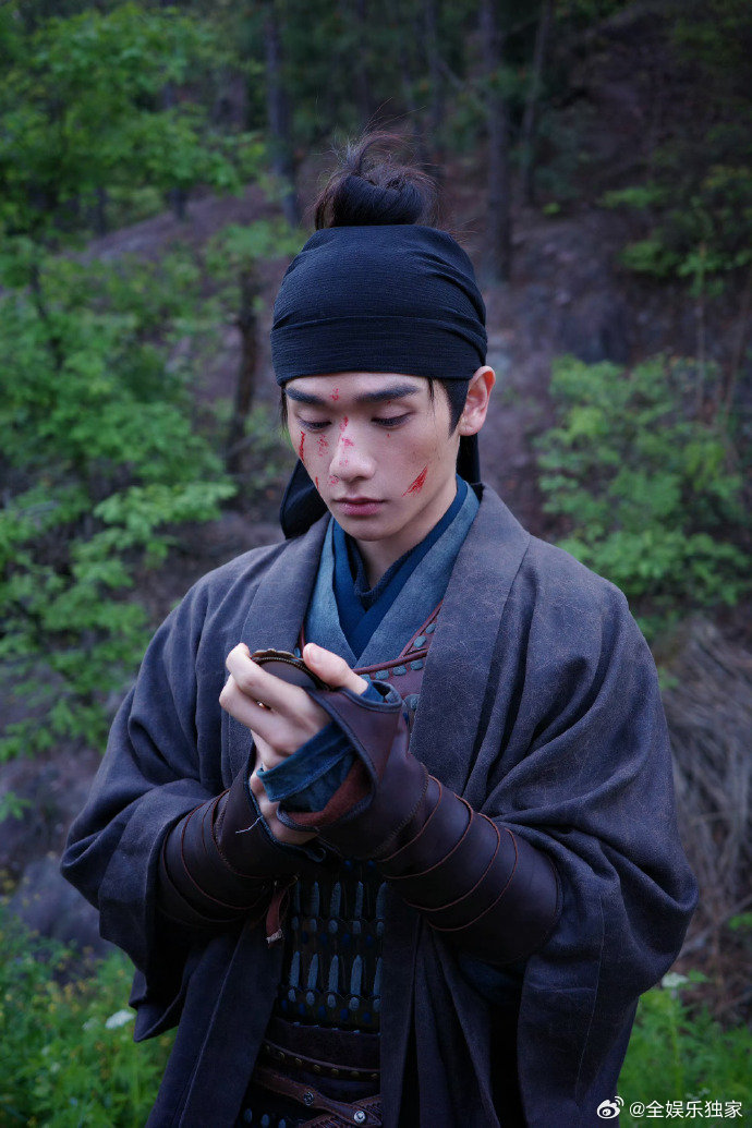 高卿尘满地下线高卿尘逐玉下线 懂事的满地下线了，他从未奢求太多，只想守着妹妹过日