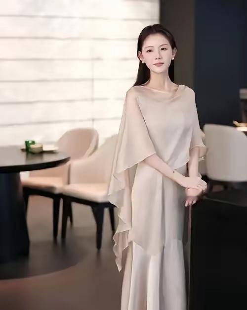 就这位？
电动车不会骑，小汽车不会开，自行车勉强溜两圈，厨房也不经常下，做的饭不