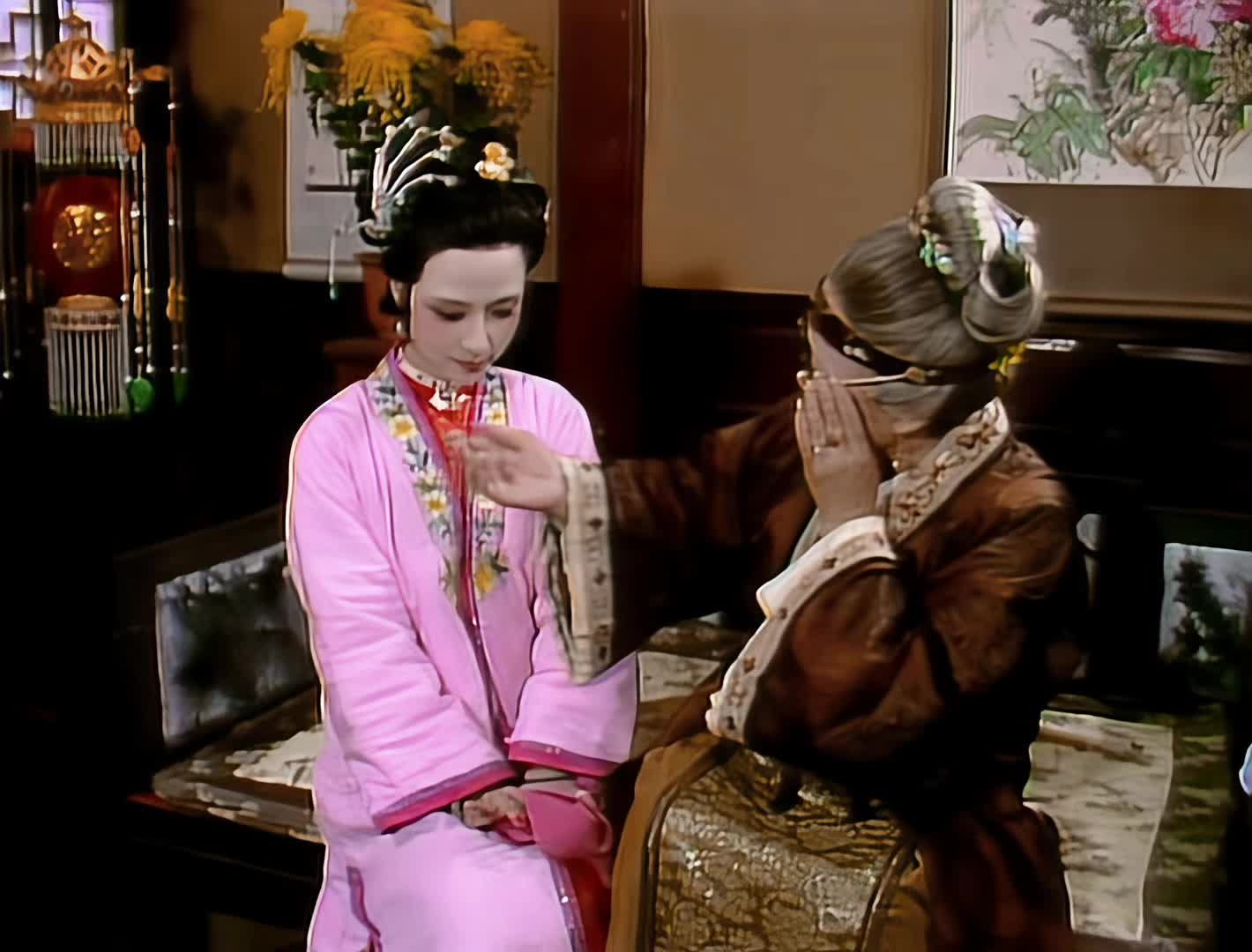 “回眸一笑百媚生，芙蓉如面柳如眉”，贾母第一次见尤二姐就夸她是个美人，我见犹怜啊