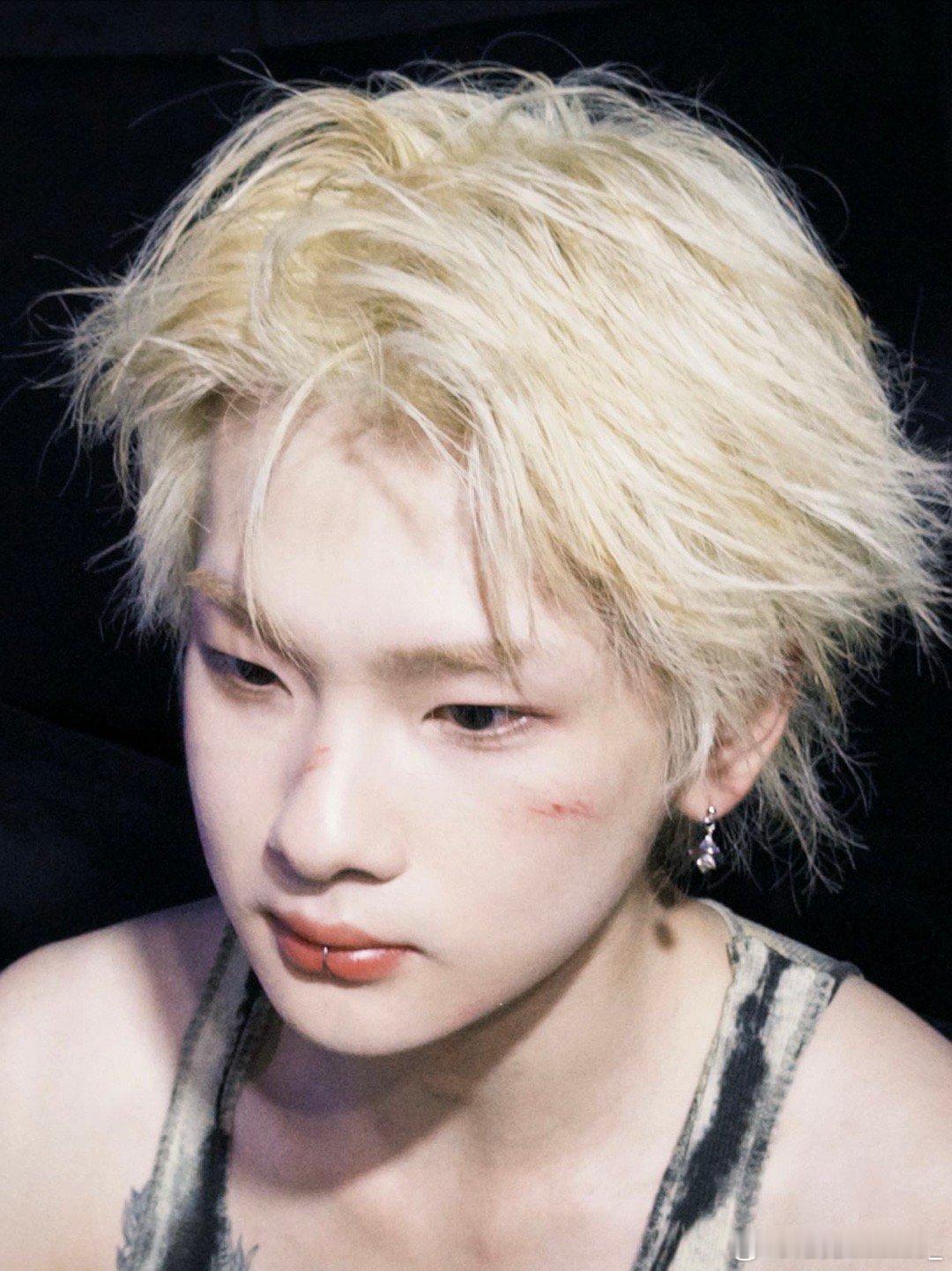 周震南打开评论区天塌了周震南打开评论区天塌了！“萌晕了”“斯哈先来”刷屏，本尊点