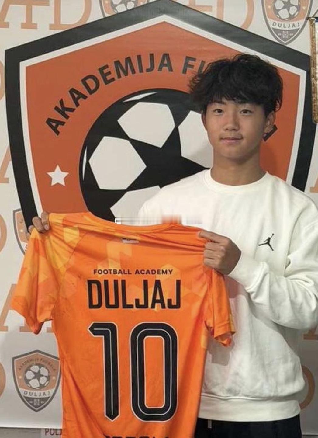 塞尔维亚U19二级 16岁中国球员万项首发出战梅开二度 杜利亚伊足球学院2-3不