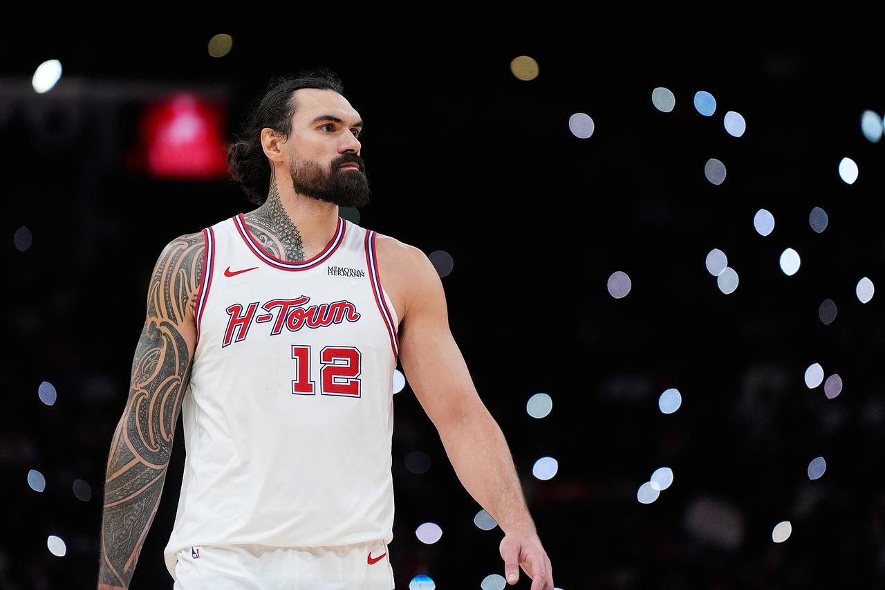火箭亚当斯为什么抢篮板这么厉害？海王亲自给出秘诀

看NBA上咪咕视频，进攻赢得