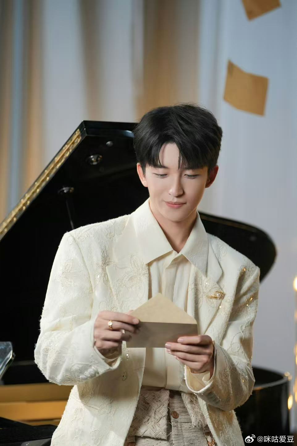 河南中秋晚会太懂国风了 黄子弘凡的歌声和国风的适配度谁懂啊！一开口就是满满的国风