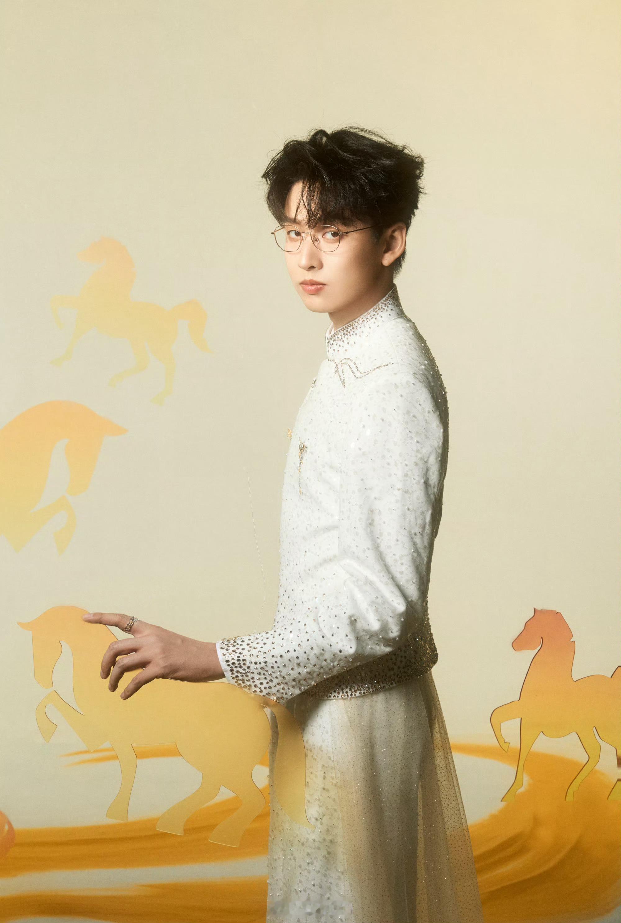 齐思钧生日兑现新歌约定 用新歌庆祝生日，这是最好的礼物也是最好的回馈。齐思钧把承