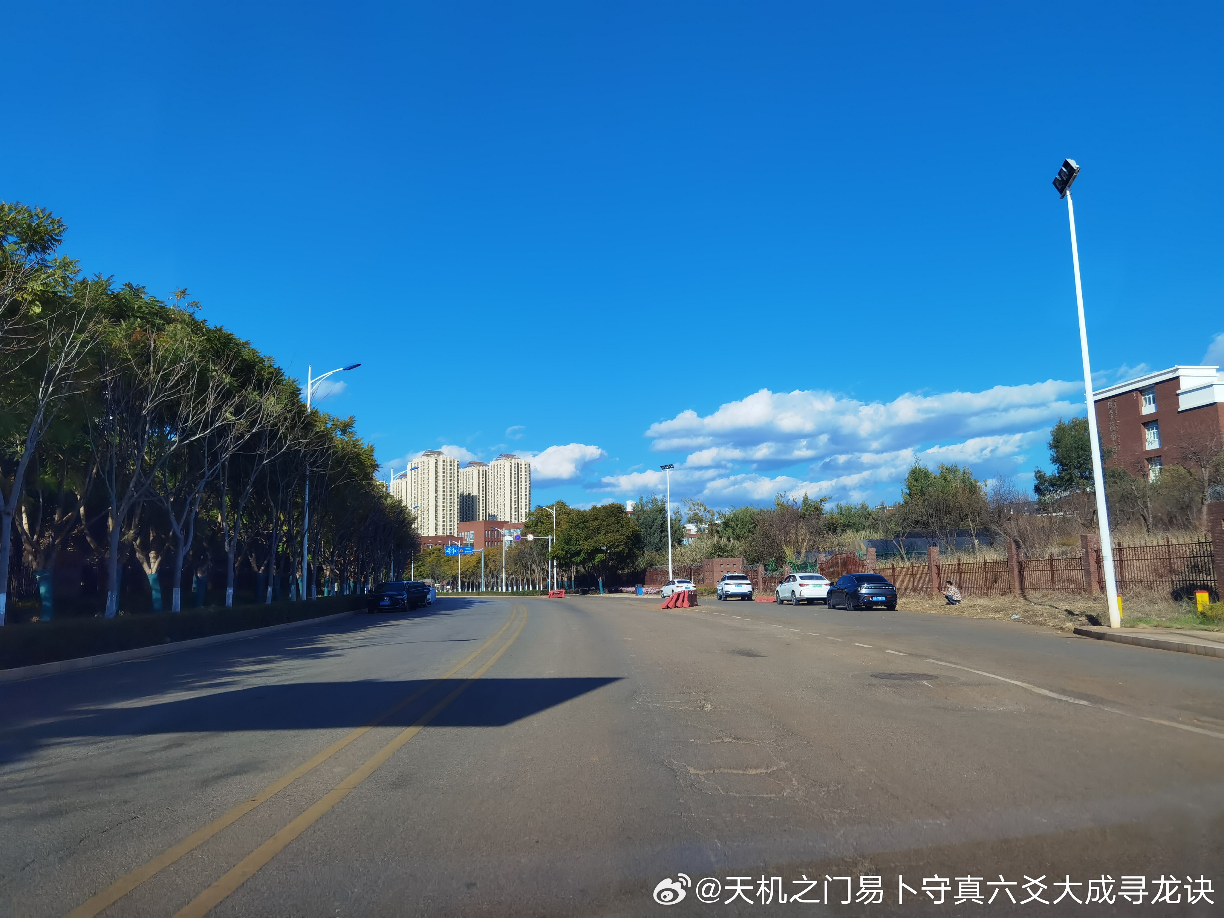 婆媳关系是否让感情陷入困境？  在一段婚姻或长期关系中，婆媳关系往往是一个容易被