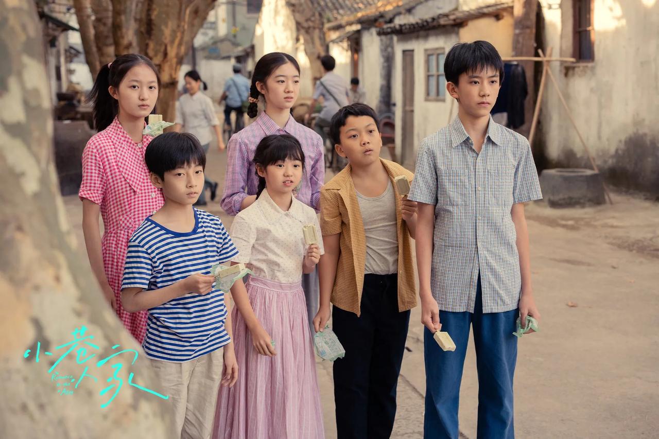 再看《小巷人家》终于明白，
为什么说家庭是孩子最大的底气？

更准确一点说，没有