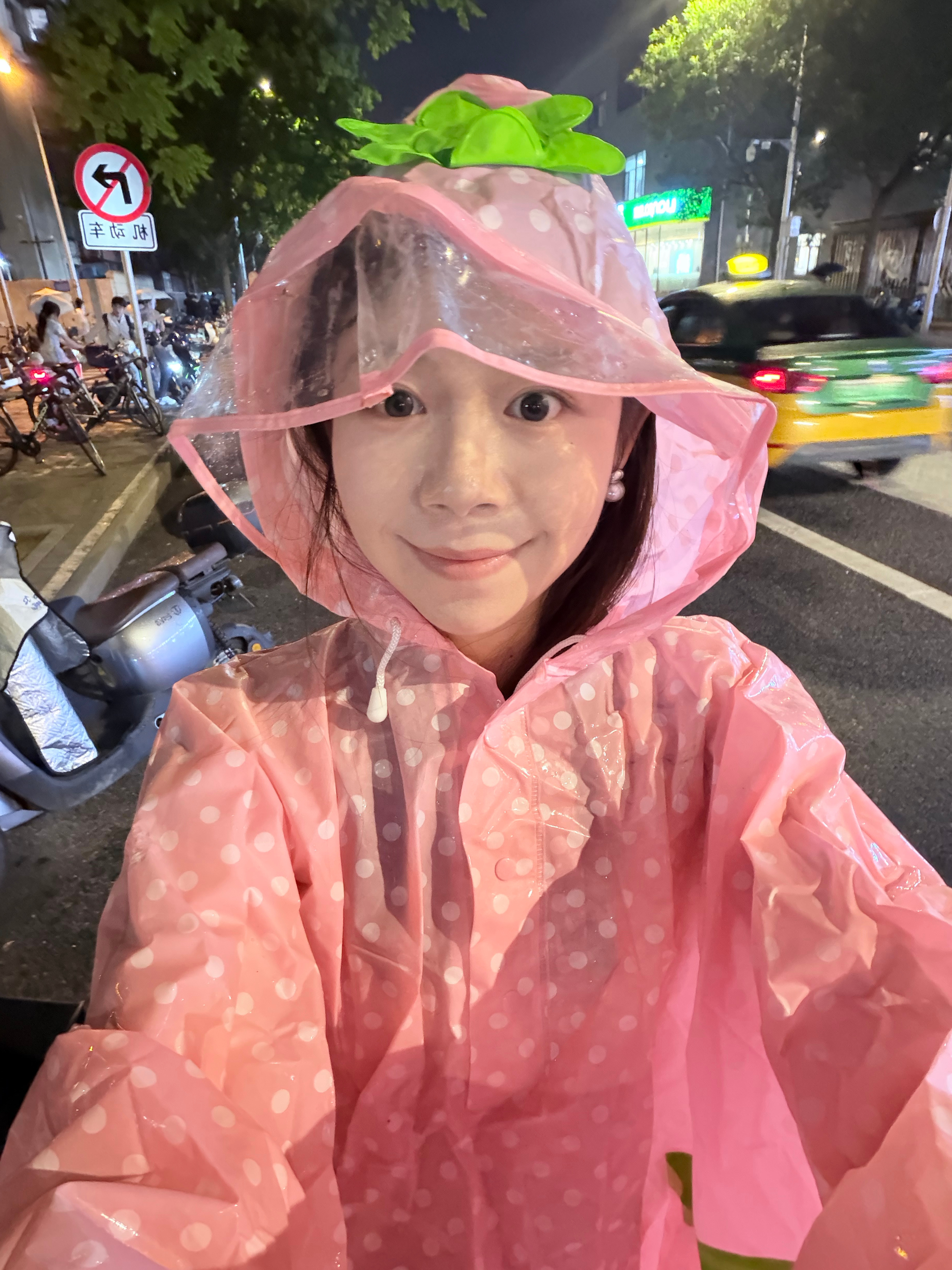 早上好大家！等待开组会今天打算纯享上班不拍vlog了但昨晚我把周一的剪完了嘿嘿昨