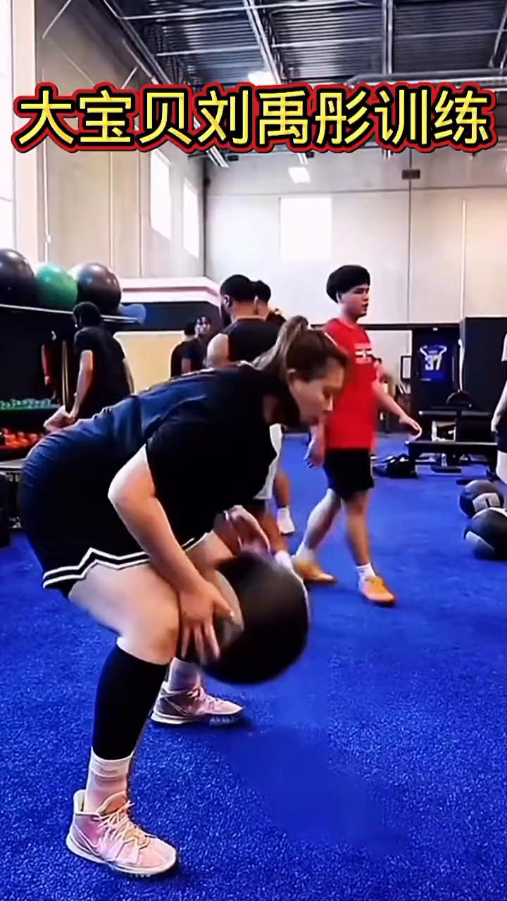 大宝贝刘禹彤训练。