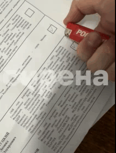 随着俄罗斯大选临近，有人爆料一些投票站提供的笔出现重大漏洞，写出来的字可用打火机