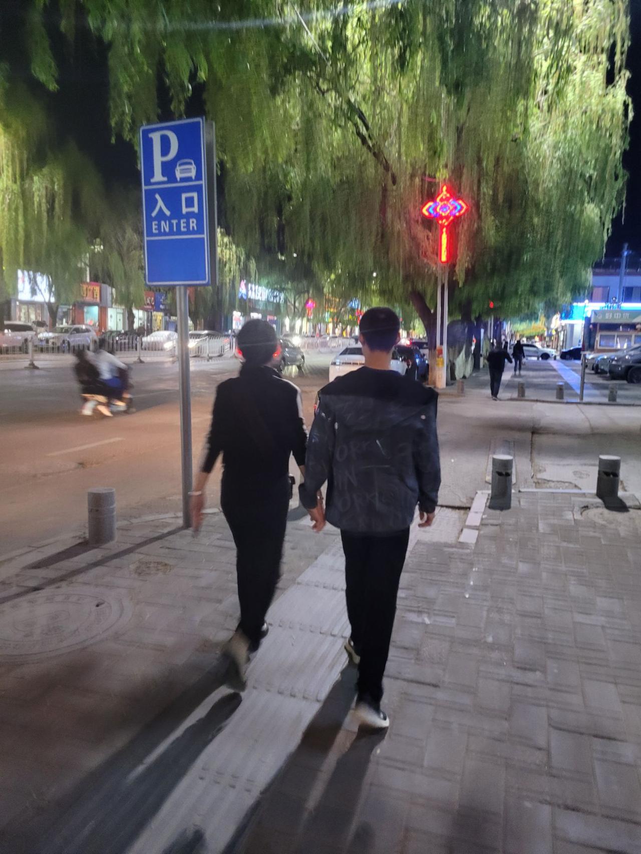 二婚一定不幸福吗？我的二婚拯救了我，甚至对我来说就是救赎。我每次大口吃着老公做的