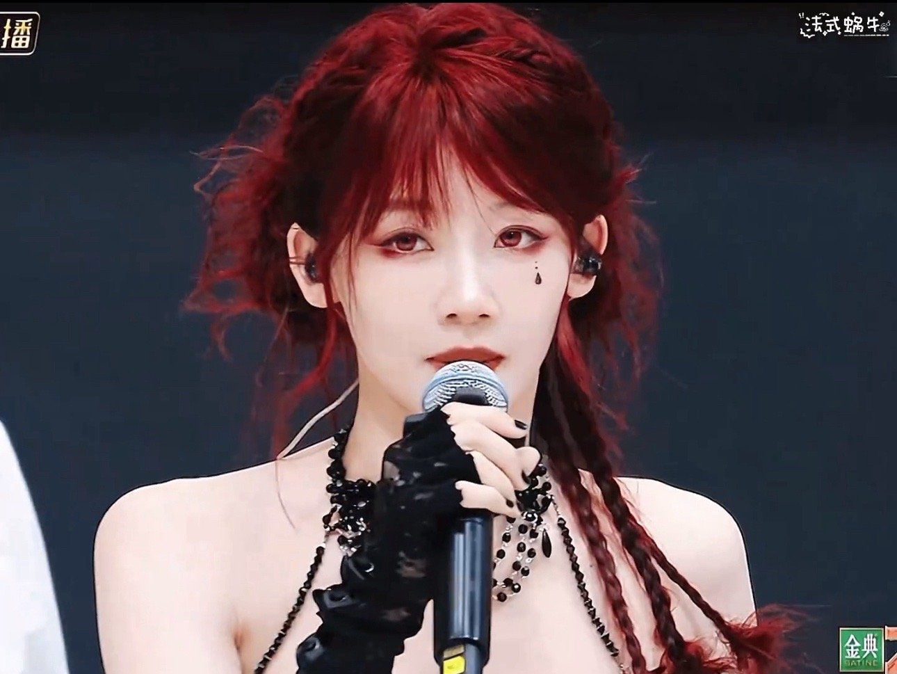 #苗苗杀疯了##苗苗太美了#苗苗今晚的舞蹈秀杀疯了，这个造型简直太美了 ​​​