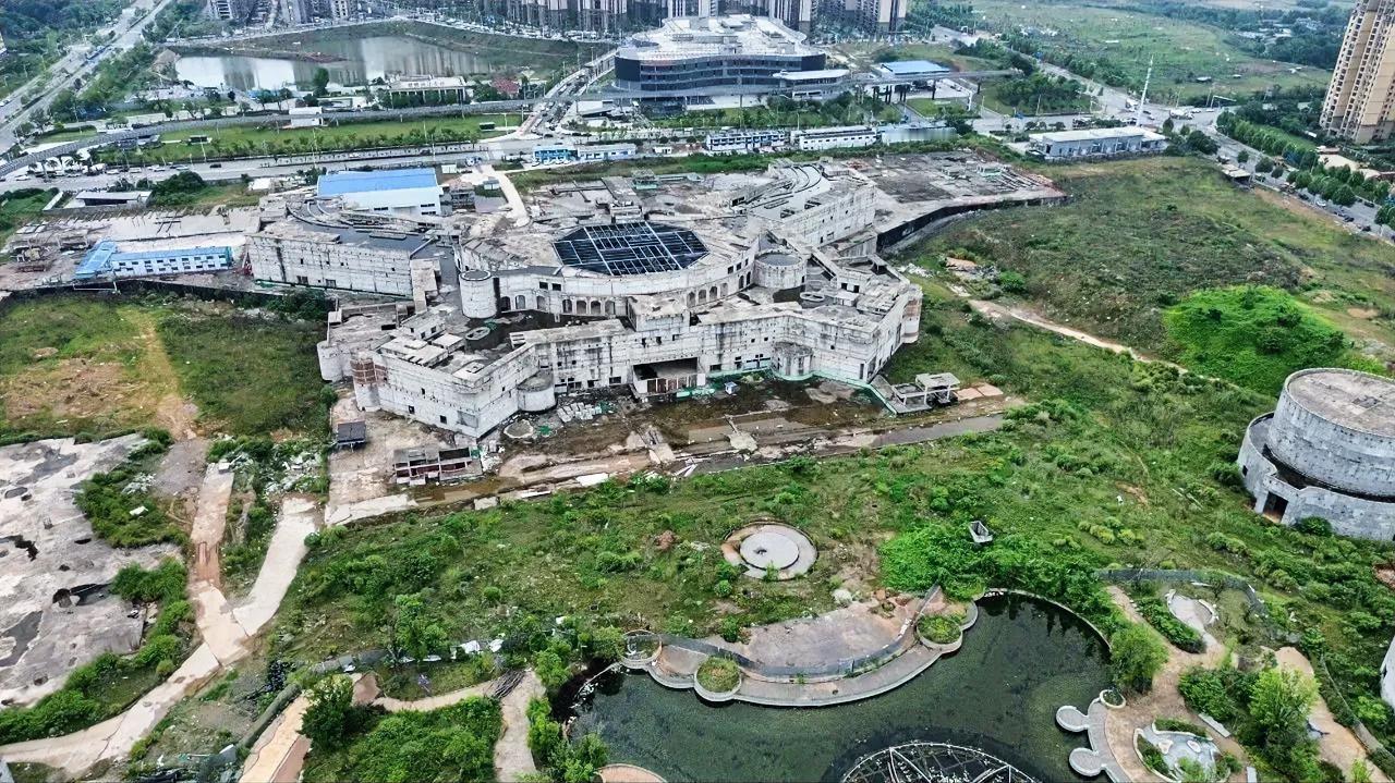 大王山原恒大童世界地块焕新：“未来幻城”规划曝光，片区发展再添动力
 
2025