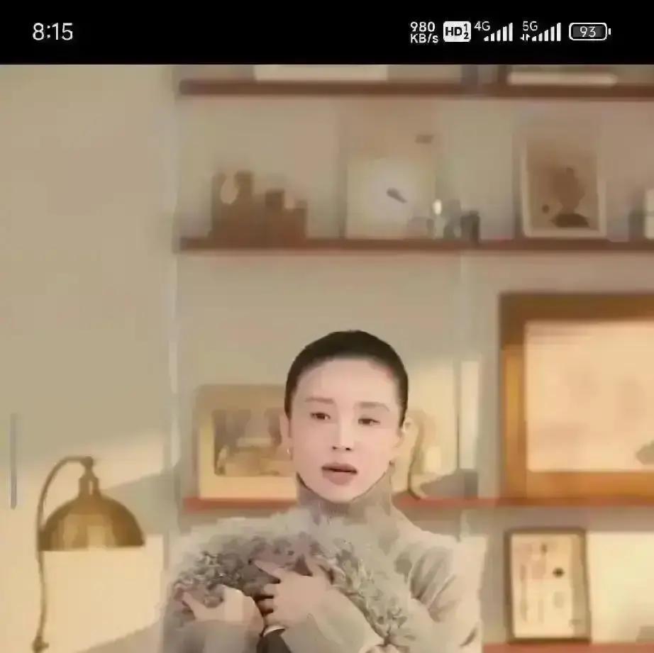 469元抢鹅绒服，3分钟断货
 
昨晚董洁直播，OZLANA羽绒服从899砍到4