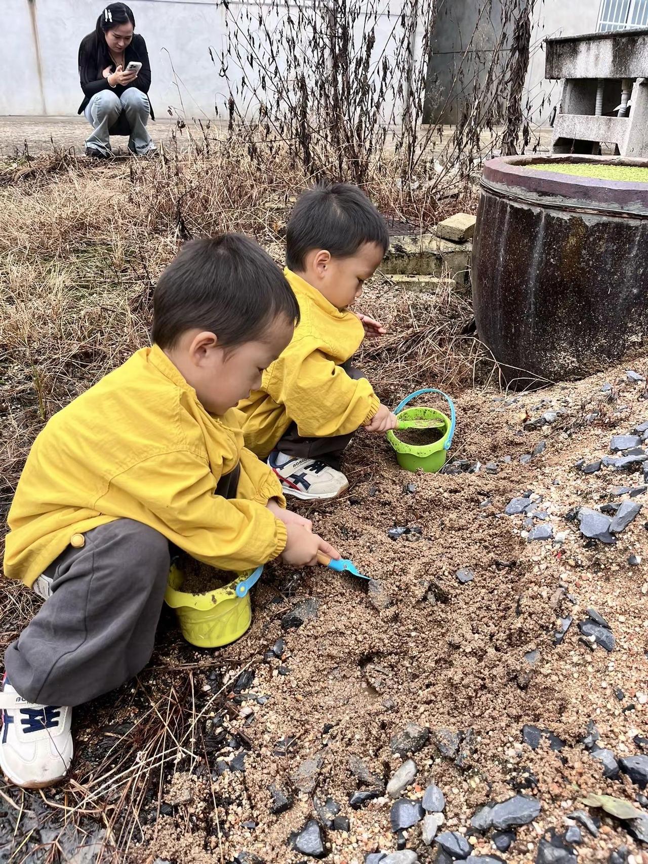 时间是来不及细算的，直到冷空气夹着回忆袭来，我发觉又是一年！国庆出去玩就这样发朋
