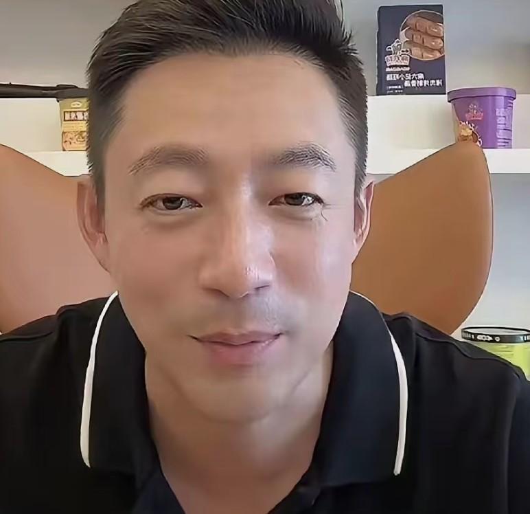 汪小菲在餐饮上还是有两把刷子的，除了恋爱脑，其他都还行！
 
麻六记本来还为酸辣