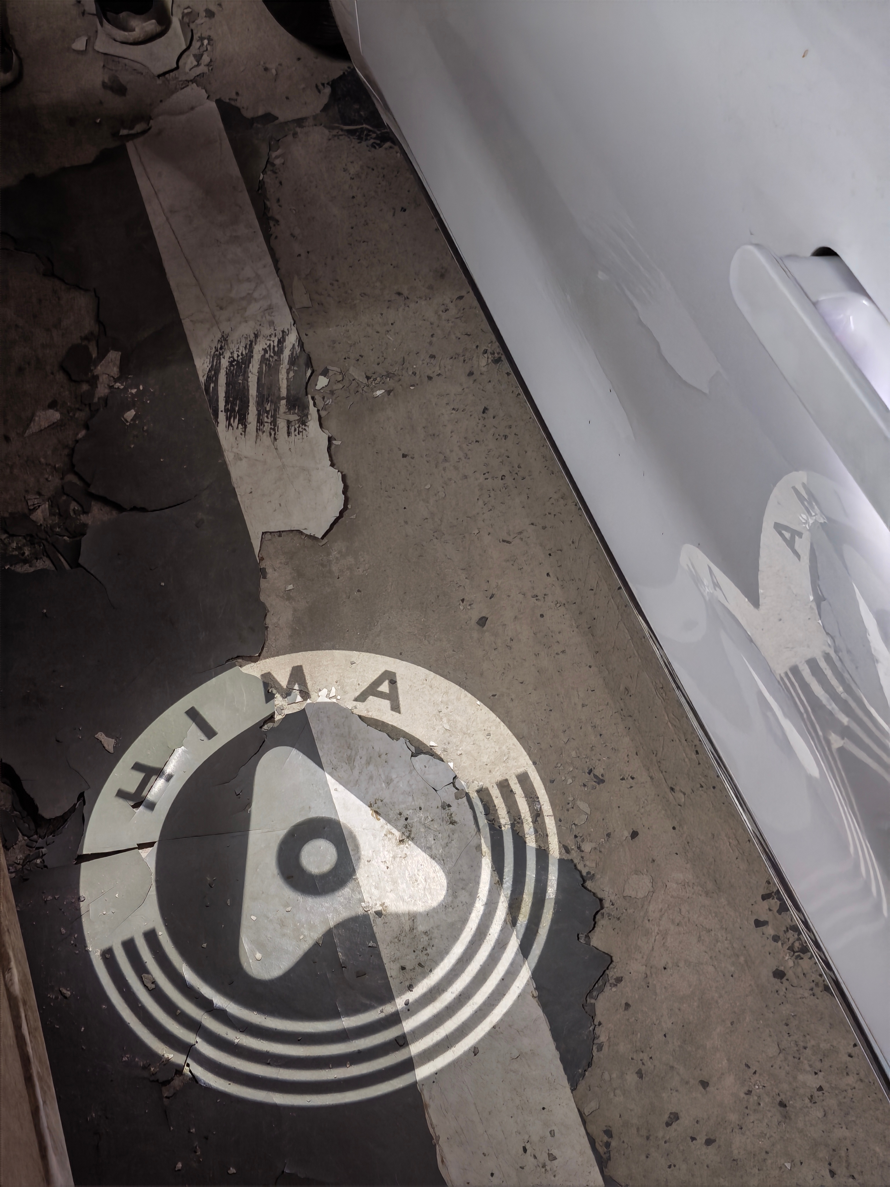 前几天给智界S7升级了迎宾灯，上车的仪式感～ 