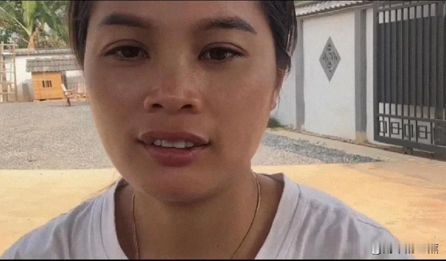 最近，小依和阿彪这对跨国夫妻间的矛盾在网上闹的沸沸扬扬！事发后两人分别开直播向粉