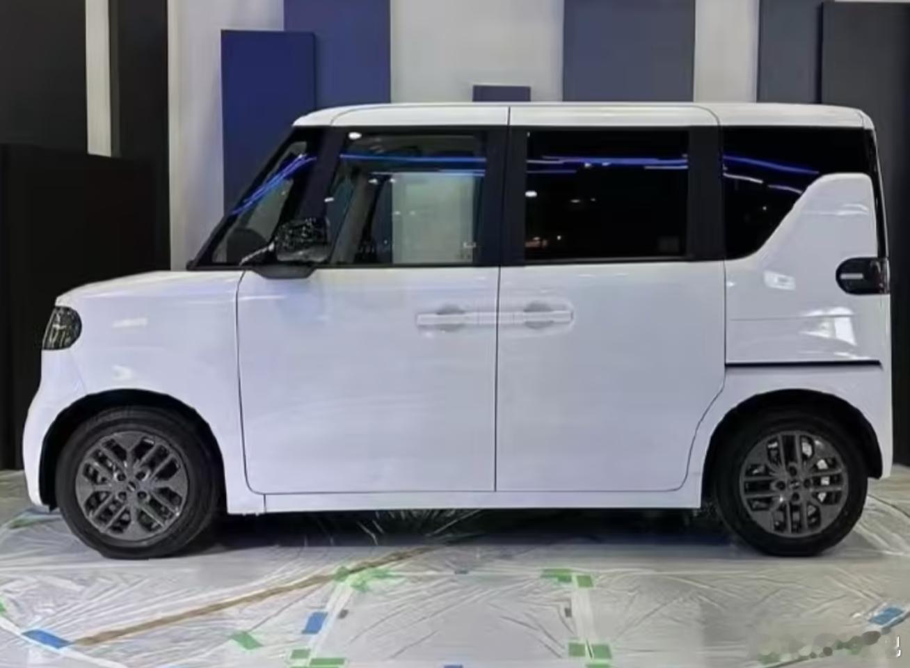 日本专供，比亚迪纯电 K-Car [流鼻血][流鼻血]国内发售的话，你们认为有市