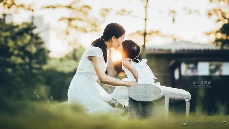 为孩子不离婚这想法不能一概而论。要是婚姻成了高冲突或冷暴力场，勉强维持对孩子伤害