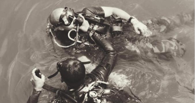 2004年，澳大利亚一个潜水员成功潜入深达283米的布须曼洞穴，在洞底，他发现了