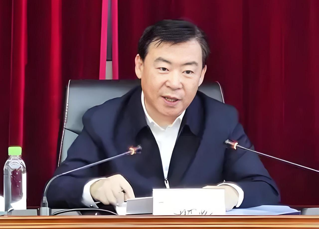 张晓波是龙江森林工业集团有限公司的副总经理，是黑龙江森林工业系统的资深人员。有些