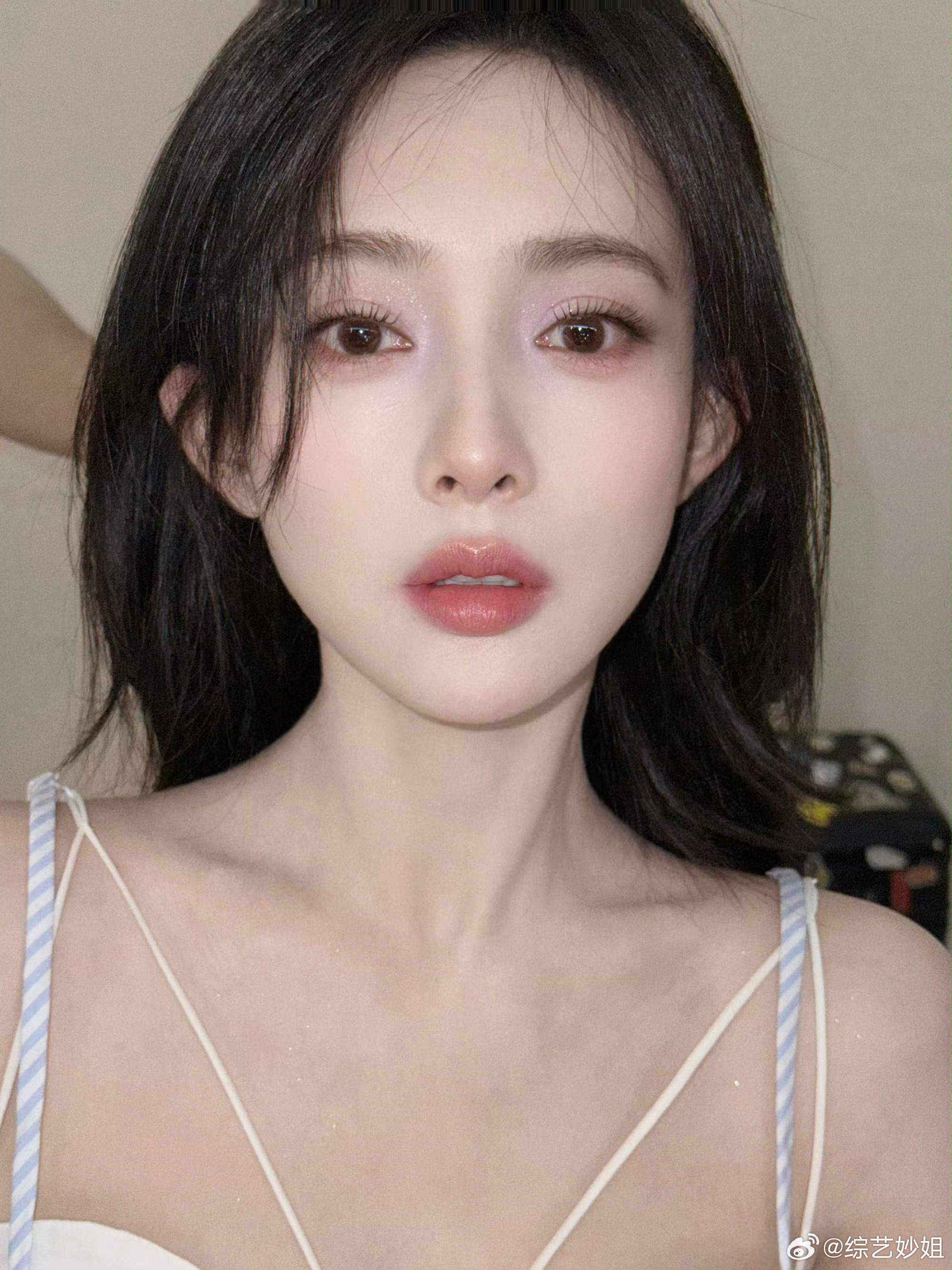 白鹿孟子义说今天穿长裤太开心了白鹿孟子义说穿长裤太开心了 跑男直播刚见面就吵得欢