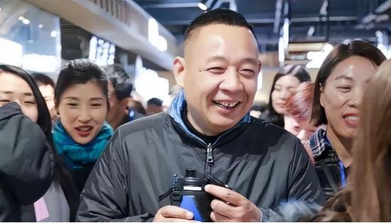 3月8日，胖东来正式宣布，将价值近40亿元的公司资产从私有制全面转为全体员工共有