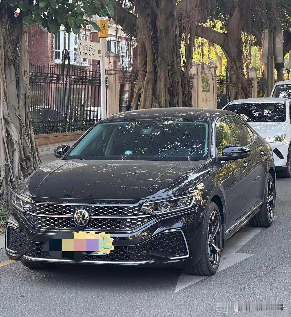 35岁同事月薪8000买帕萨特却从不开，背后原因太扎心
 
我真的越来越看不懂我