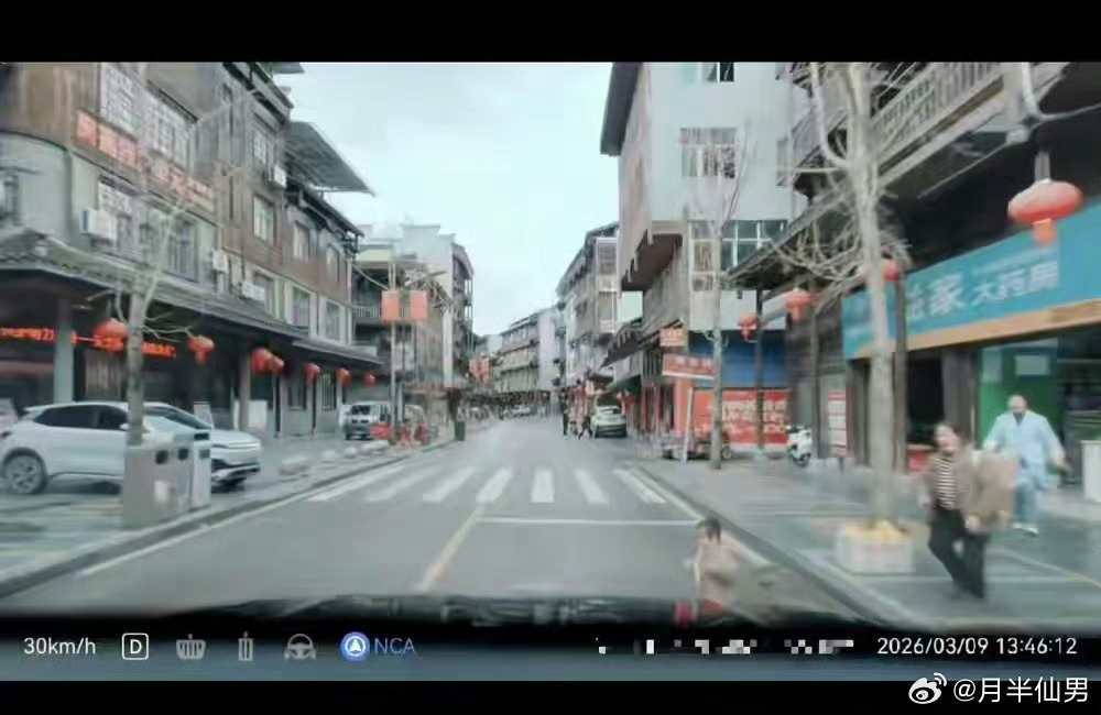 鸿蒙智行车辆智驾状态下冲撞幼童希望小宝宝早日康复，另外当今的智驾始终是辅助驾驶。