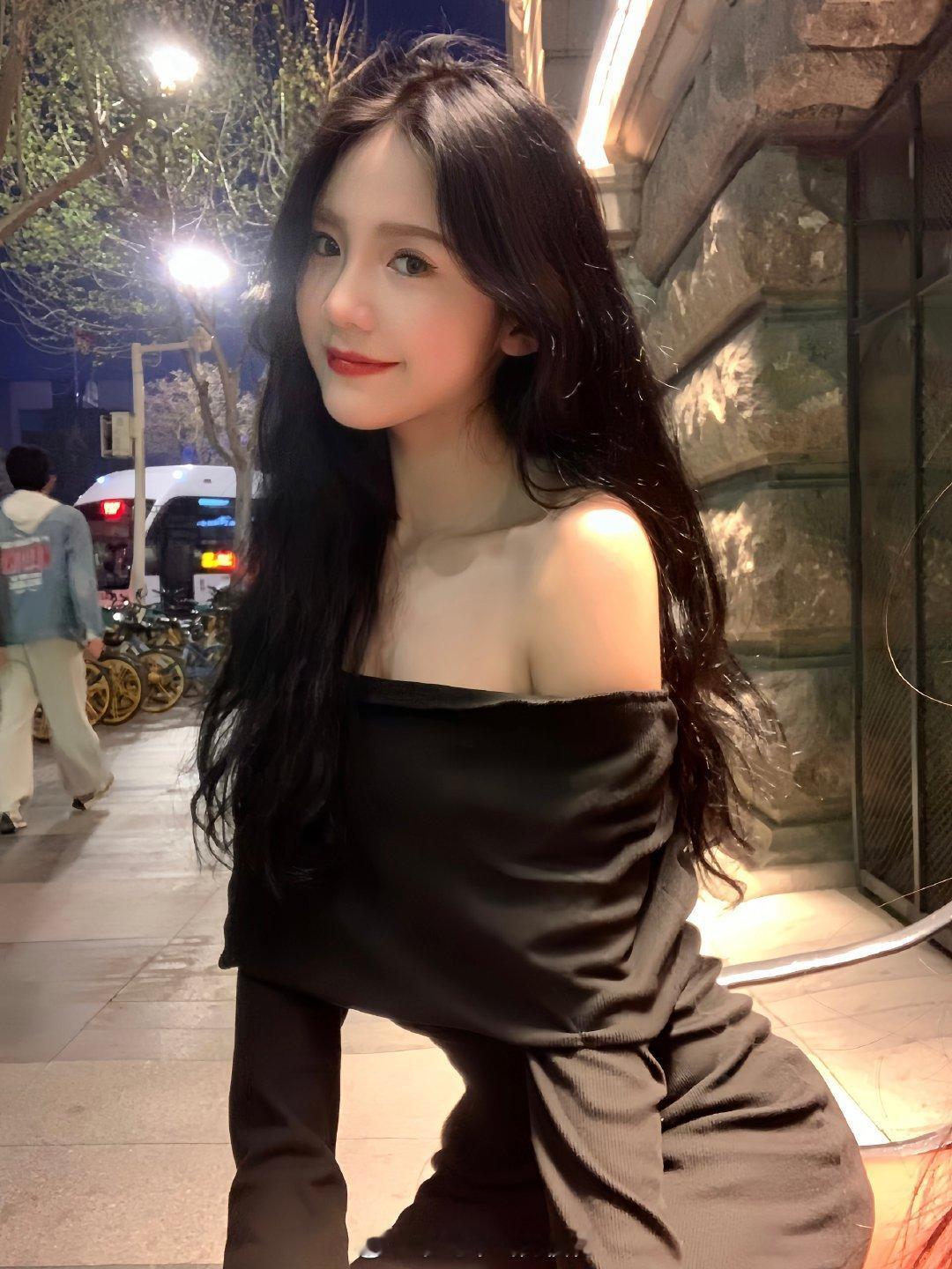 姓名 ：欣崽o   出生年月日：2004.9.28   坐标：武汉   身高体重