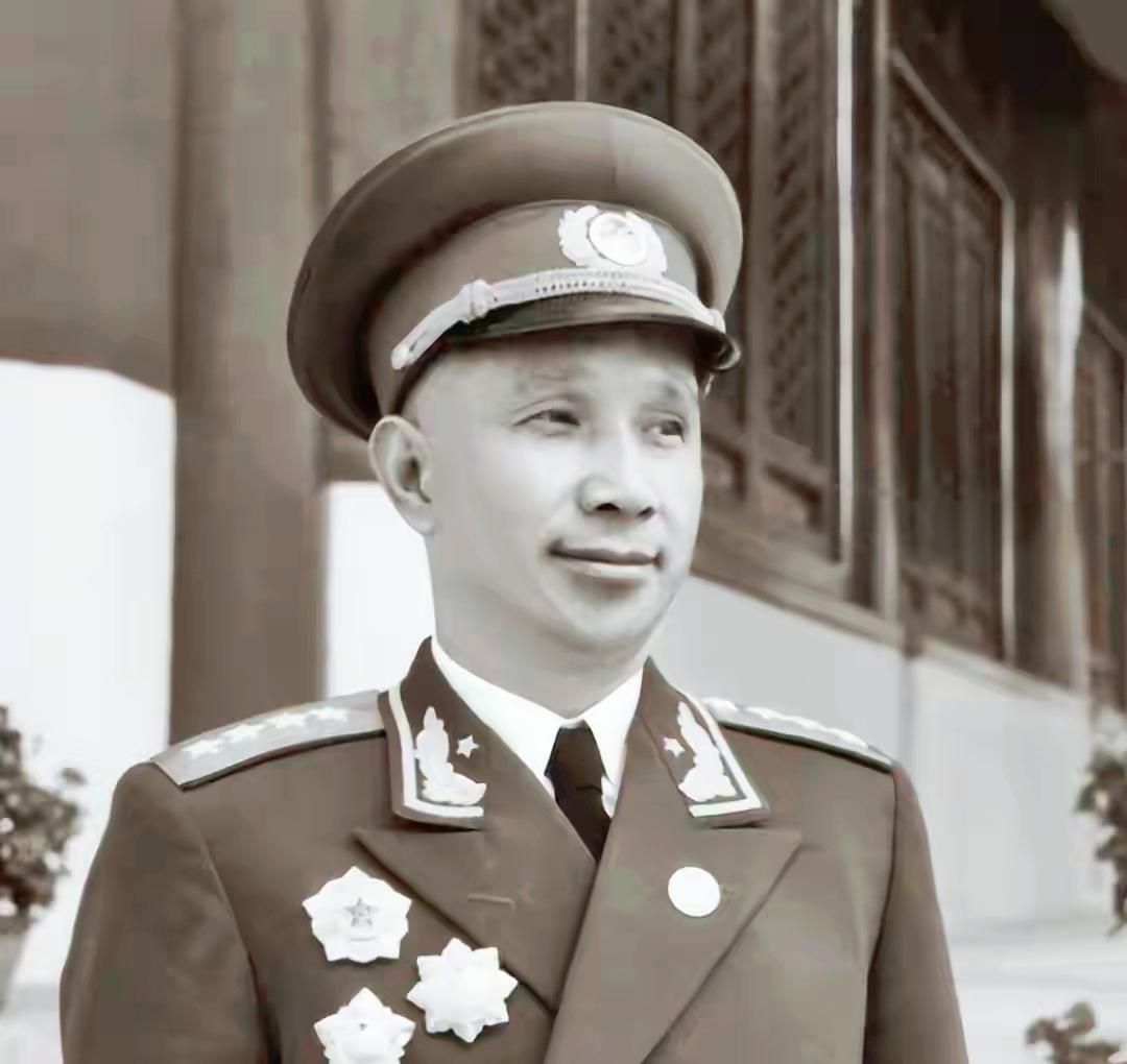 对越反击战时粟裕健在，比许世友还小1岁，为何没能挂帅出征？


1979年打响对