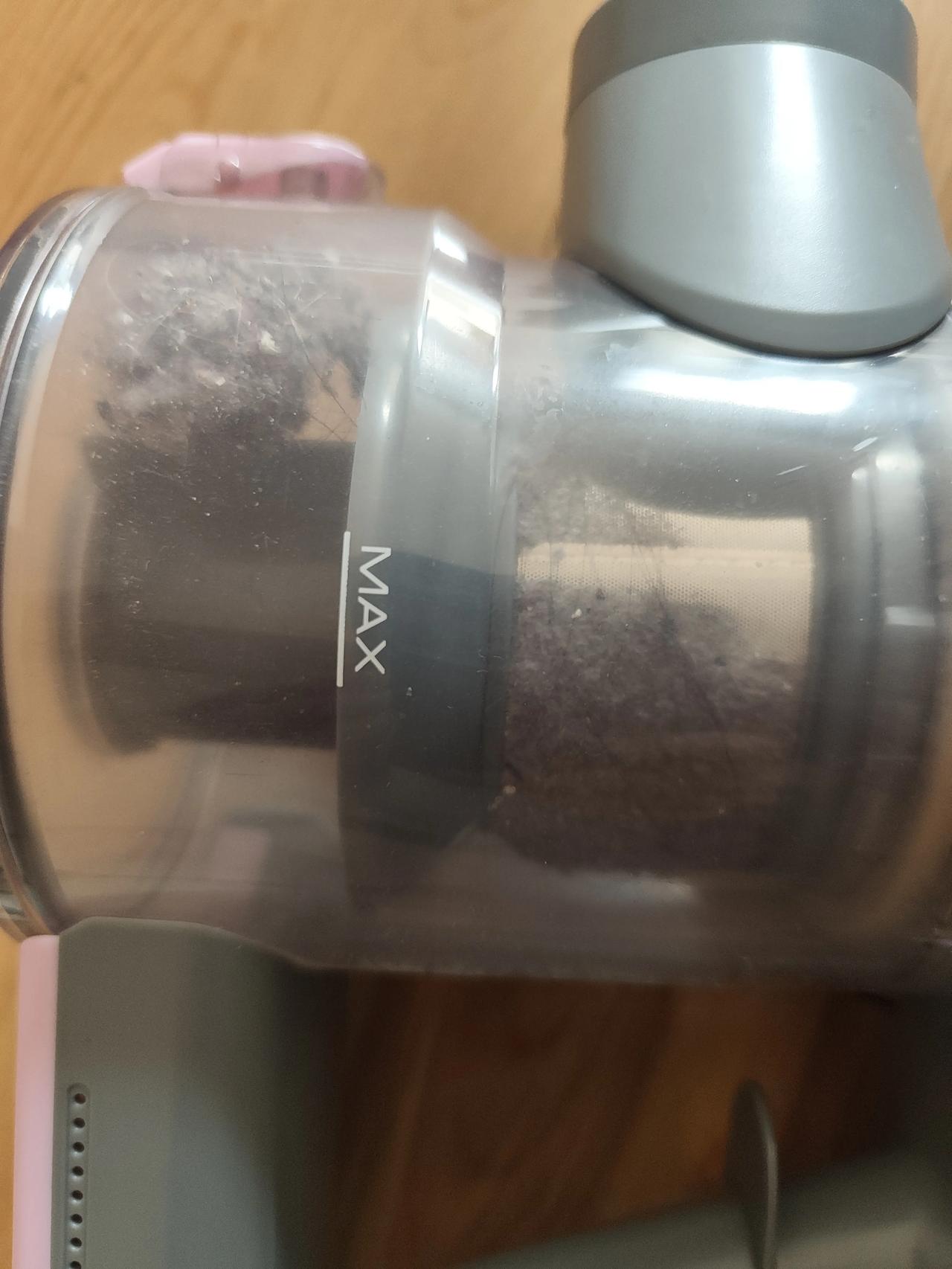 我现在离不开它了。

每天都喜欢用吸尘器吸灰，越吸越开心。

我家这吸尘器没啥花