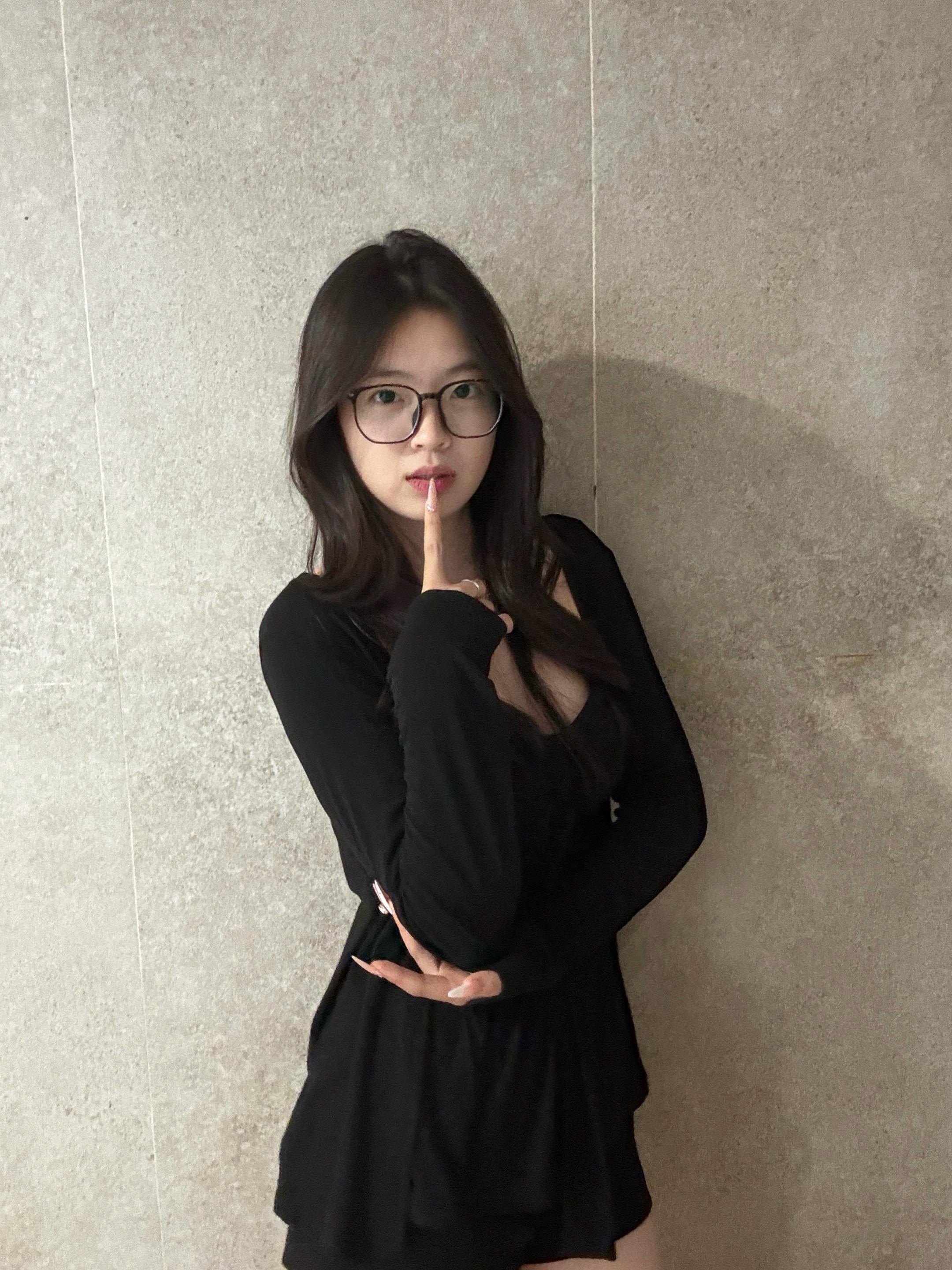 我将会在你面前假装绊倒我自己