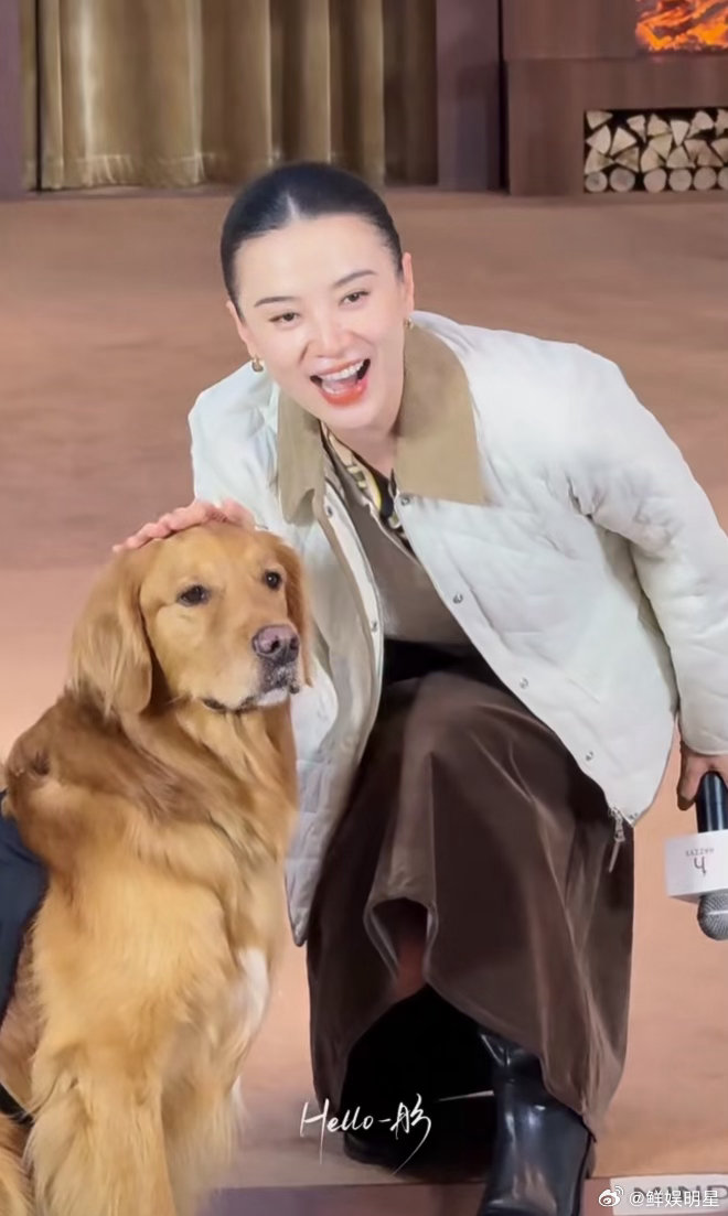 宋佳亲吻我的狗了宋佳亲吻我的狗了！宋佳亲吻网友的狗 ​​​