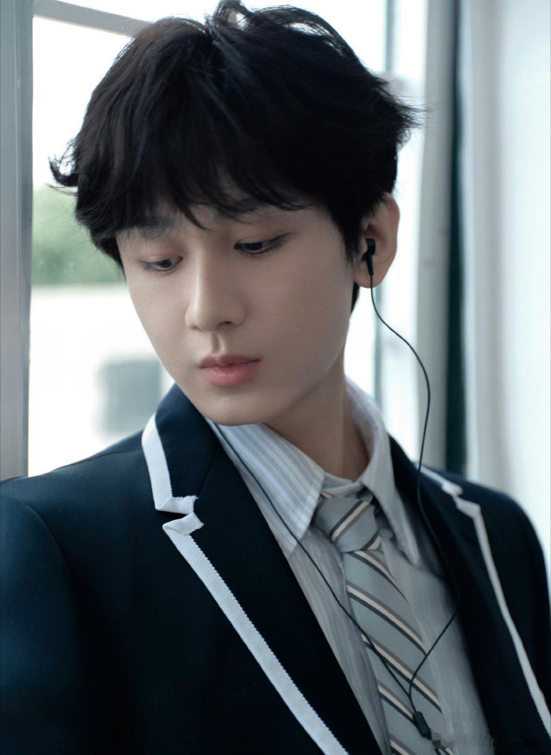 成毅两京十五日cy成毅朱瞻基成毅愿你成为自己的太阳，无需凭借谁的光。成毅｜赴山海