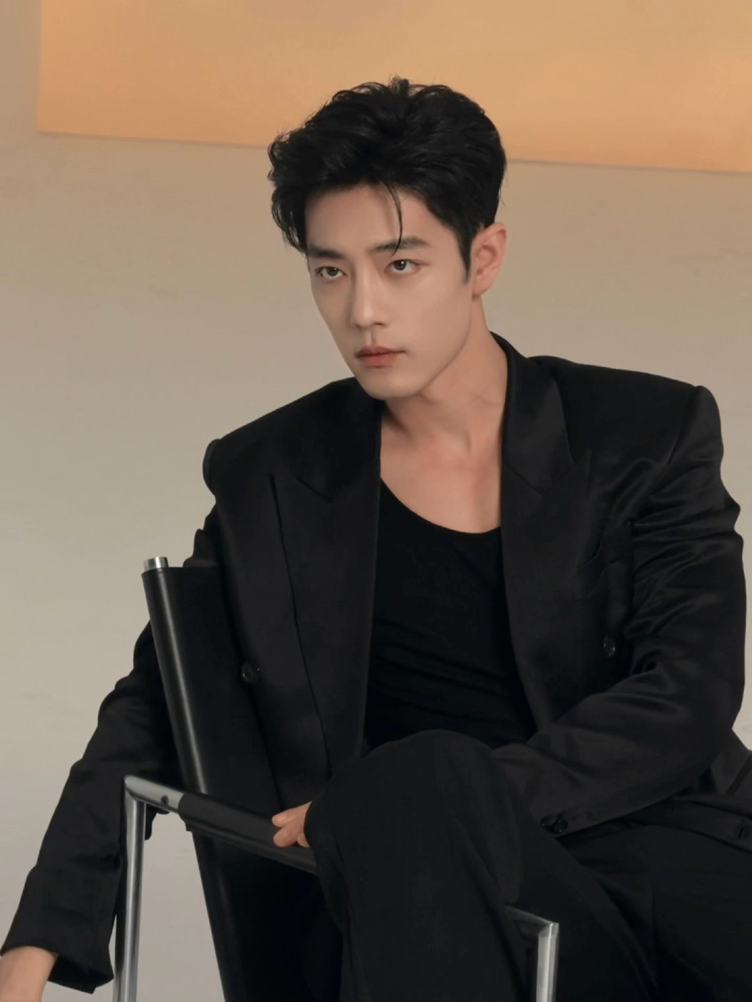 肖战很哇噻的look肖战allblack造型look 肖战很哇噻的look[流鼻