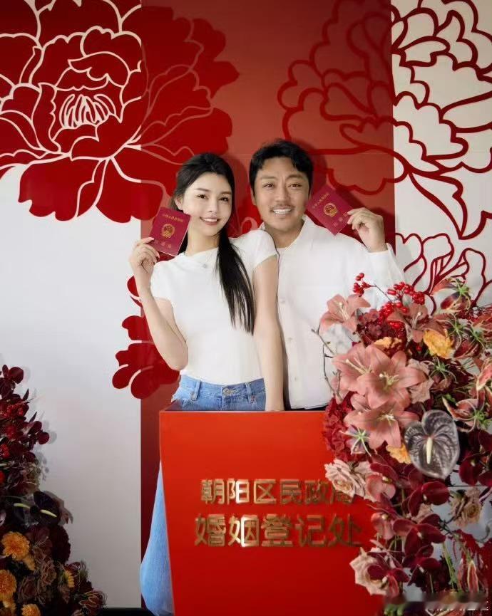 赵达杨小夕官宣结婚 狠狠被这份幸福打动！荧幕里塑造了无数踏实好角色，现实里也抱得